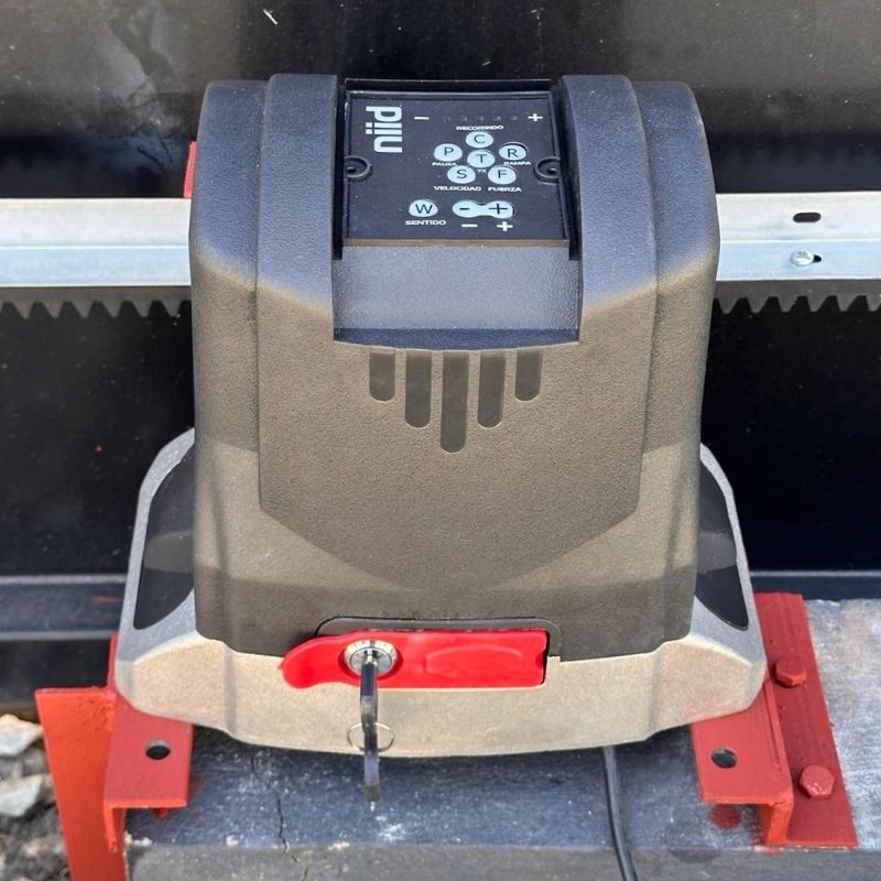 Servicio de automatización de portones por HERREELEC en CABA